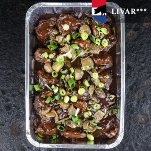 Ovenslee varkenswangetjes in rode wijnsaus