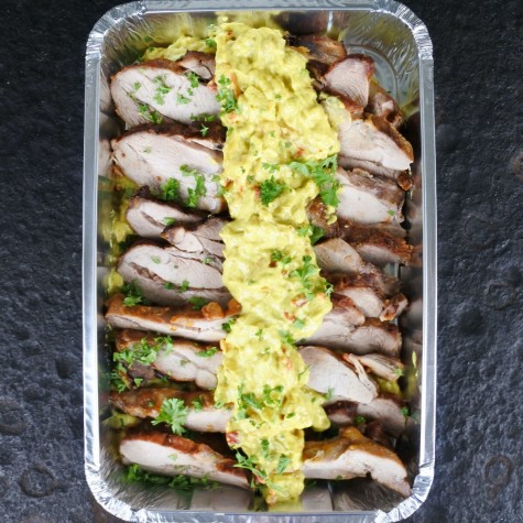 Ovenslee kalkoendij in kerriesaus