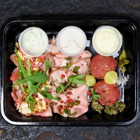 Amusetrio carpaccio classico, vitello tonnato & steak tartare