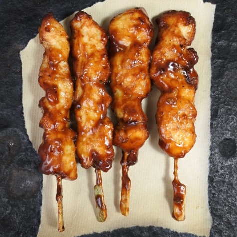 Kipsate yakitori (voorgegaard)