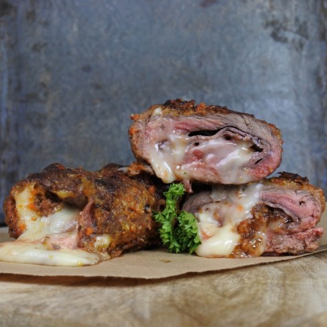 Cordon Bleu Blonde d'Aquitaine met taleggio, truffelsalami & zwarte peper