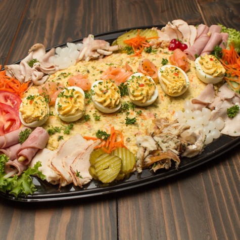 Hors d'oeuvre salade op schaal