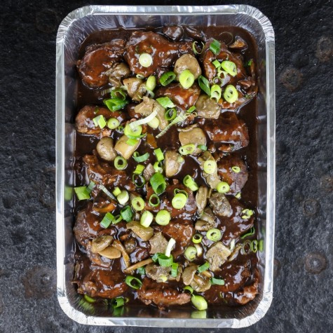 Ovenslee varkenswangetjes in rode wijnsaus