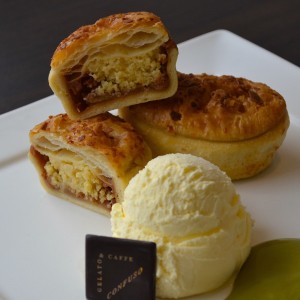 Mini meatpie apple almond
