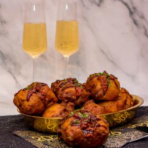 Loaded Oliebollen met Cheddar, Spek & Texas Brisket