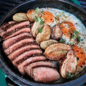 Bizon steak & eggs cowboy style