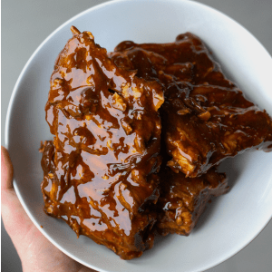 Gestoofde ketjap-chili spareribs