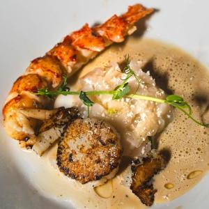 Coquille & kreeft met witte-chocoladefoam