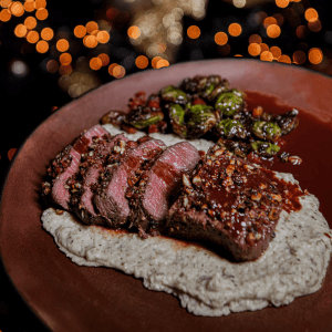 Hertenbiefstuk met port-chocojus en pastinaakcreme