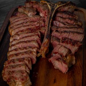 Porterhouse USDA Prime Black Angus met kruidenboter