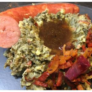 Stamppot boerenkool met chorizo en gebakken rookworst