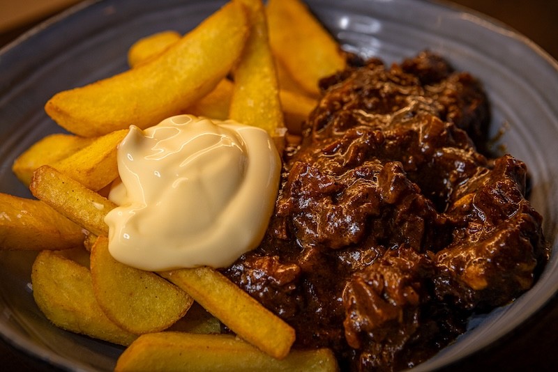 Frietje stoofvlees 