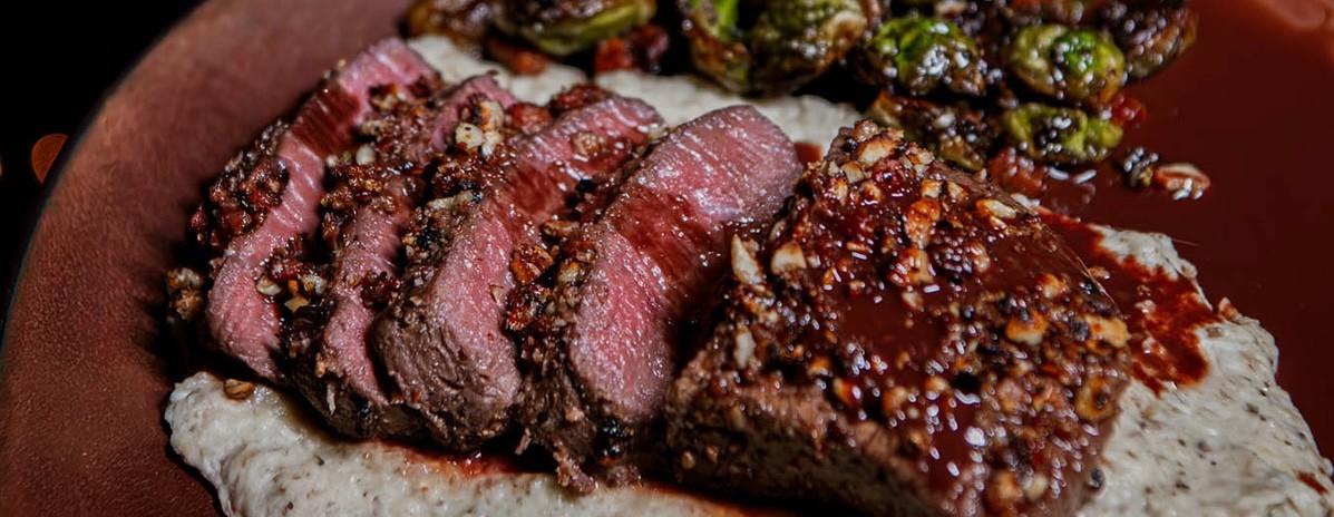 Hertenbiefstuk met port-chocojus en pastinaakcreme