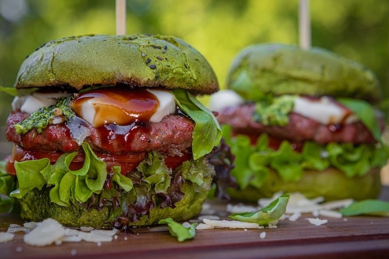 Italiaanse caprese burger