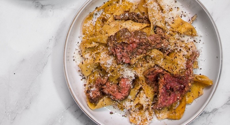 Pappardelle met bavette en wortel in mosterdsaus