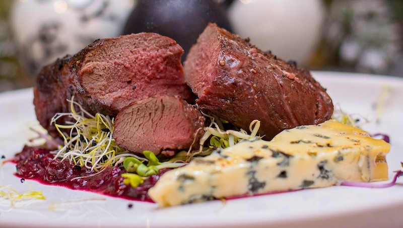 Reerugfilet met Bramen-Bacon Saus 