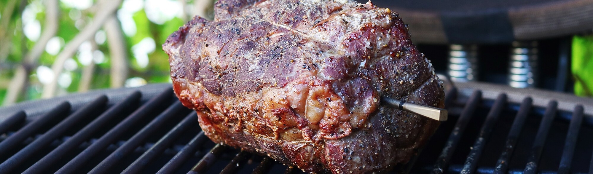 Ribeye rollade met gerookte knoflook jus