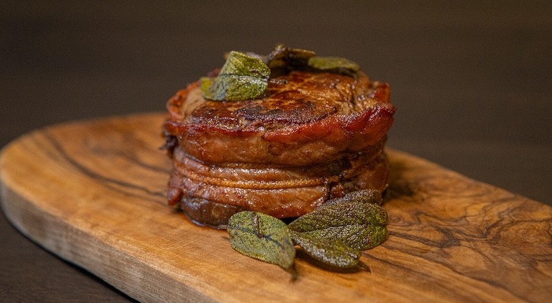 Tournedos met parmaham en krokante salie